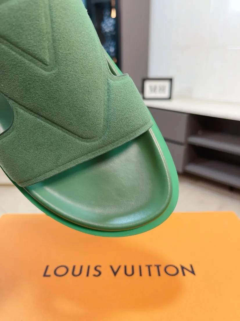 Men's shoes 💰300🌹🌹【LV】Multi-color new men's slippers, original top quality version, original special frosted cowhide➕sheepskin inner and side, non-slip combination sole, more stable walking, more comfortable and lightweight, high-end and generous, size: 38~44